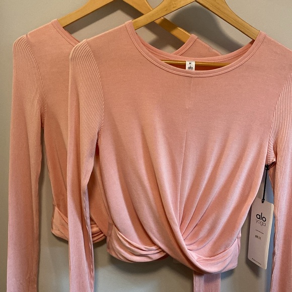 Alo Yoga Cover Long Sleeve Top in Powder Pink. Size M. Crop top. Yoga top - Picture 7 of 7